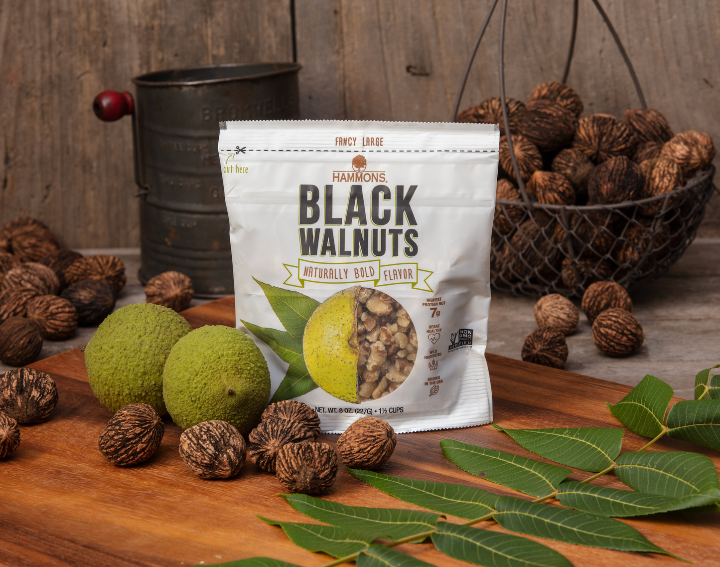 Fancy Large Black Walnuts (8oz)